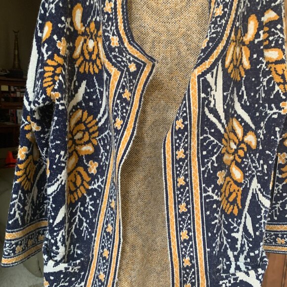 138. Bcbg Max Sport Sweater Coat Navy Yellow Floral INSIDE LABEL MISSING - Picture 4 of 5